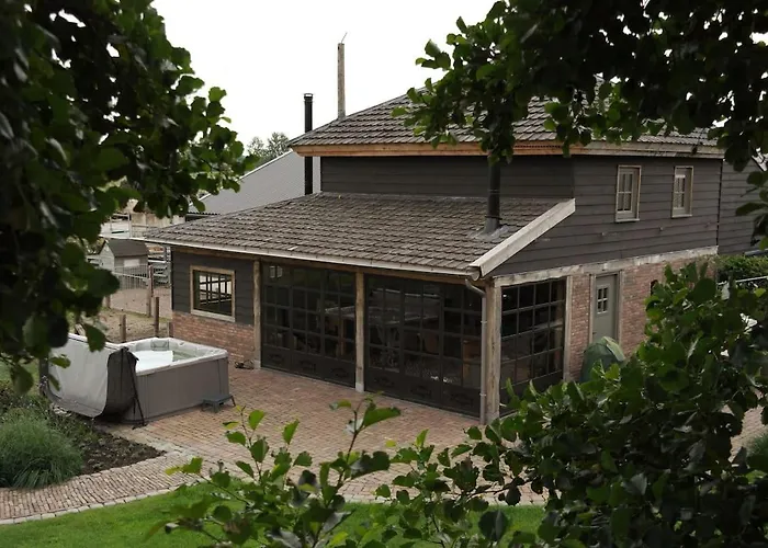 Semesterbostad Landgoed Versteegh Nabij Heerlijkheid Marienwaerdt *